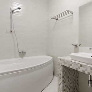 Chambre Budgétée Lit King-Size au Sous-Sol